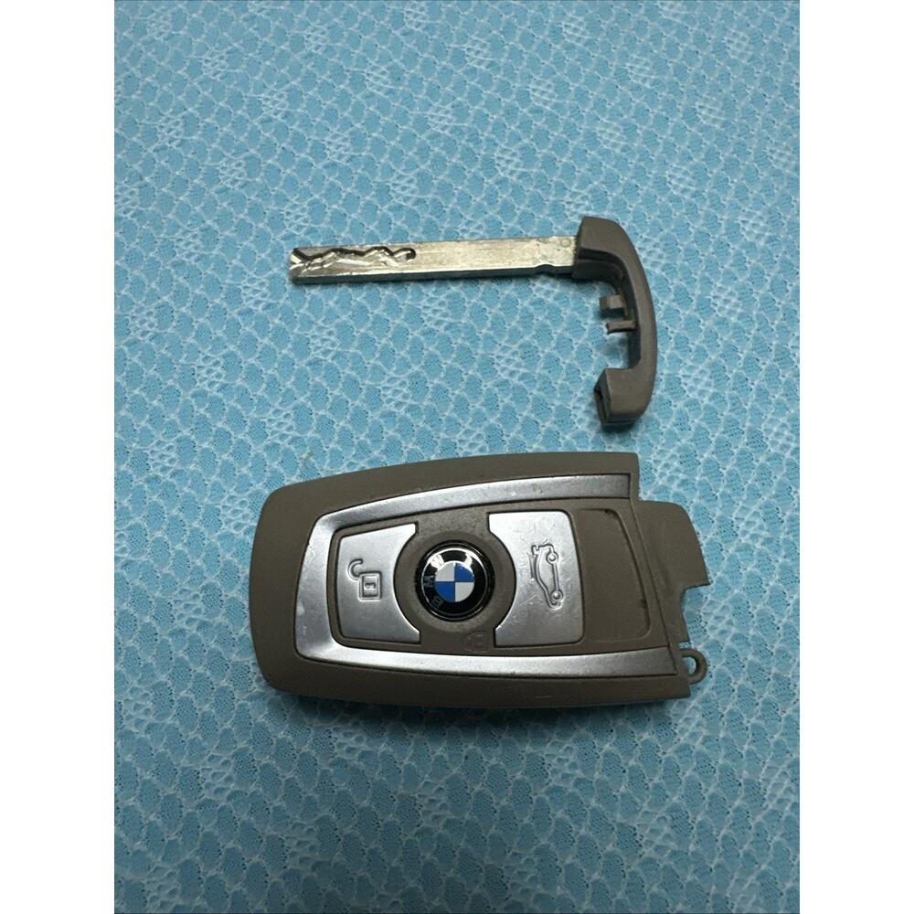 BMW Key Fob Keychain Car Dealer Replacement Key Untested - Picture 4 of 7